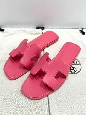 Hermes pink Oran sandals